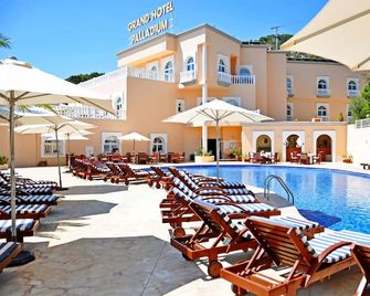 Grand Hotel Palladium - Santa Eulària des Riu - Pool