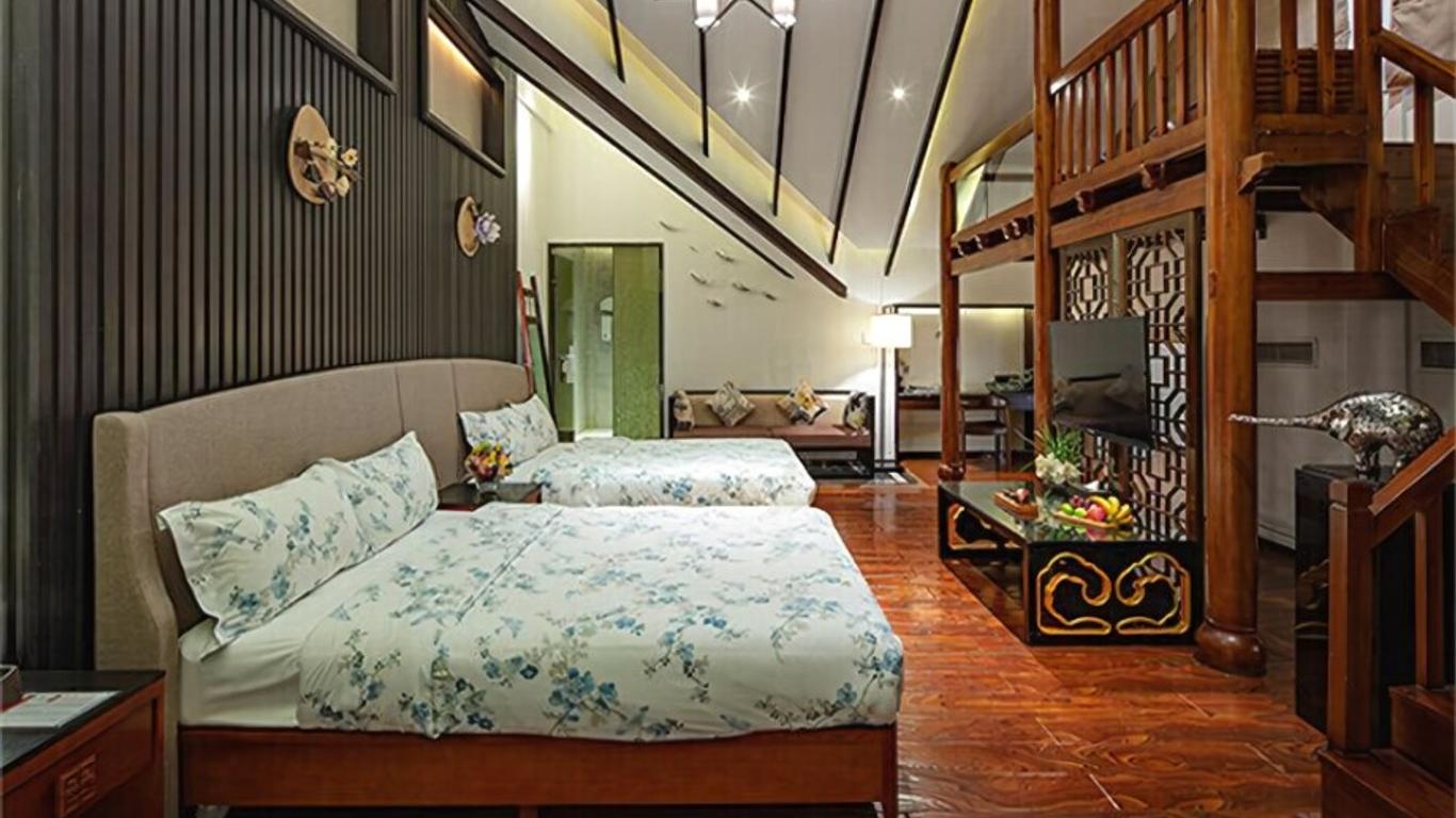 Elephant Trunk Hill Hotel