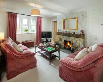 Well appointed cottage on a working hill farm - Ilkley - Living room