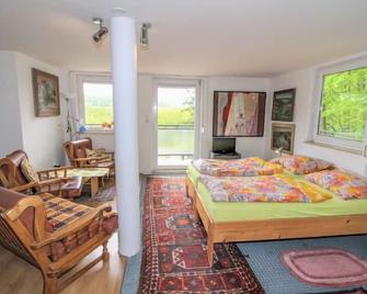 Vacation home Neznašov in Neznasov - 6 persons, 2 bedrooms - Týn nad Vltavou - Habitación