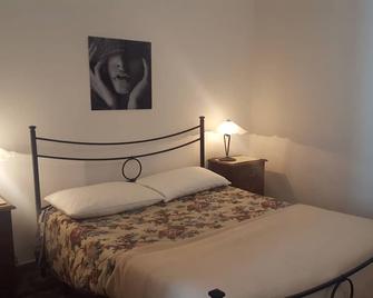 Le Rotte Del Sole - Riposto - Camera da letto