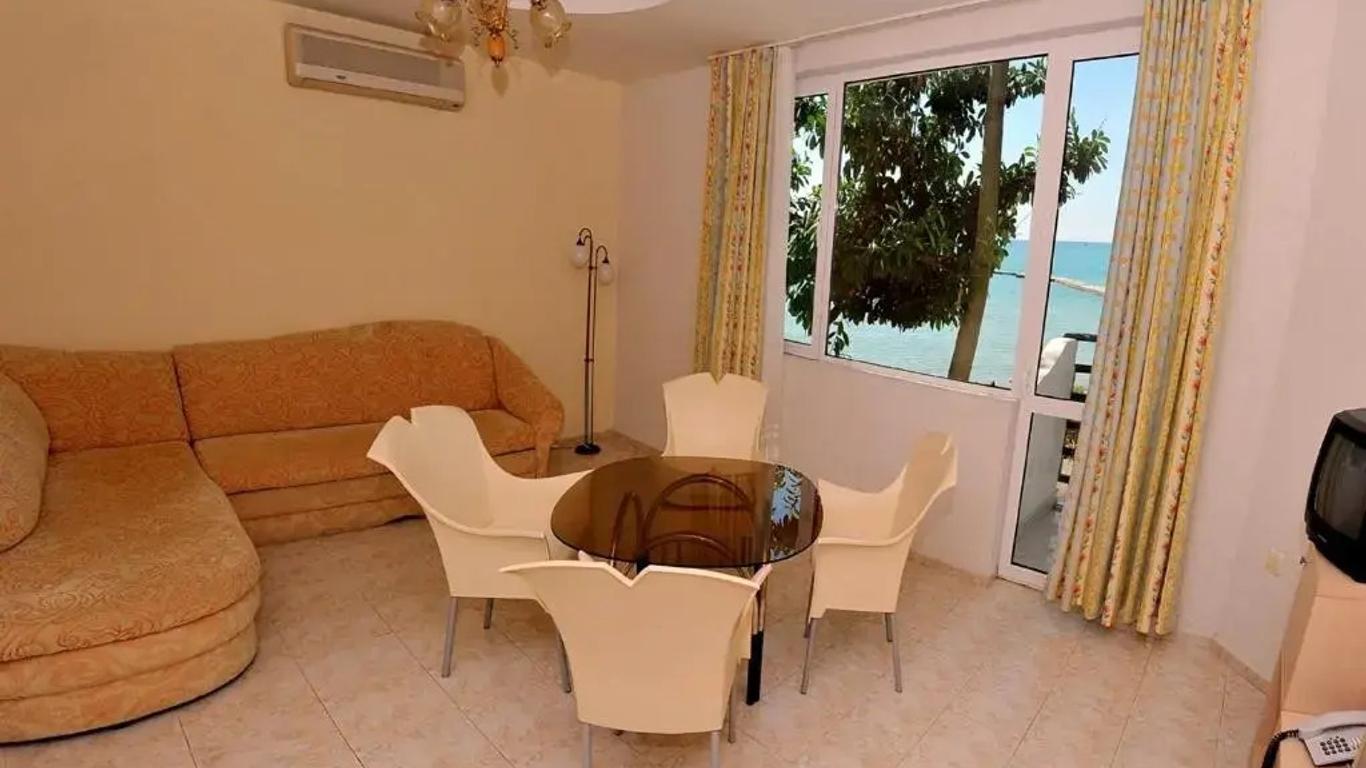 Hotel Oasis - Beach Access