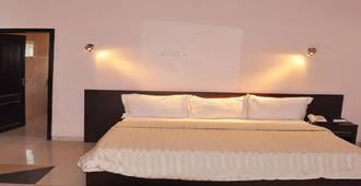 Hotel Monte Carlo - Enugu - Bedroom