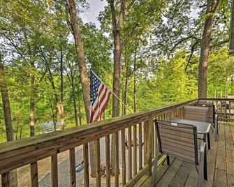 Lake Barkley Home Private Dock, Kayaks, Fire Pit! - Cadiz - Balcón