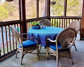 Outdoorsy & Relaxation-Focused - Cedartown - Balcony