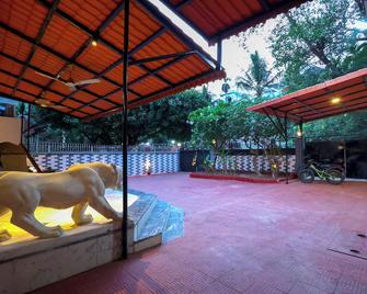 Terrace Bbq Villa & Pool Table & Thakur Complex - Bombay - Patio