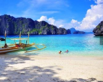 Bebeladan El Nido Bayview - El Nido - Strand
