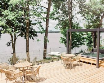 Away Cabins - Roseneath - Patio