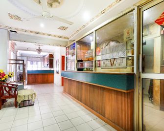 Spot On 89626 Hotel Dinar - Sabak Bernam - Recepción