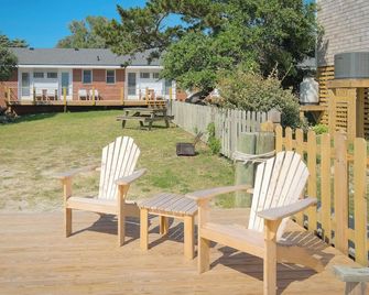 Bluff Shoal Motel - Ocracoke - Patio