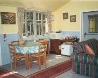 Main Creek Bower Bed & Breakfast - Tanawha - Comedor