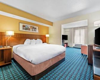 Rodeway Inn - Macon - Bedroom