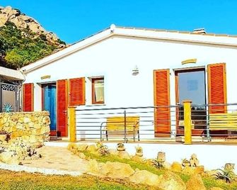 Tenuta Petra Manna - Palau - Edificio