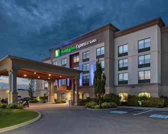 Holiday Inn Express & Suites - Belleville, An IHG Hotel - Belleville - Building
