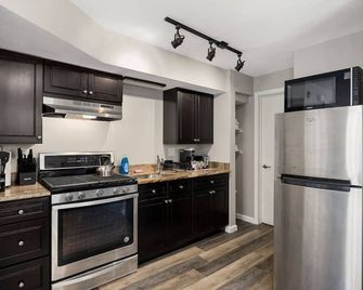 Stylish Studio Apartment with Modern Touches - Peoria - Kitchen