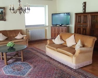 Ferienwohnungen am Finkenweg - Bestwig - Living room