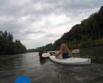 Whimsical Mountain retreat with gorgeous views and privacy. - אשוויל - בניין