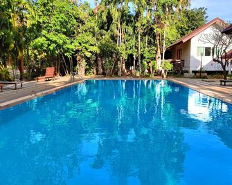 송 파카 호텔 - 프라삿 - 수영장