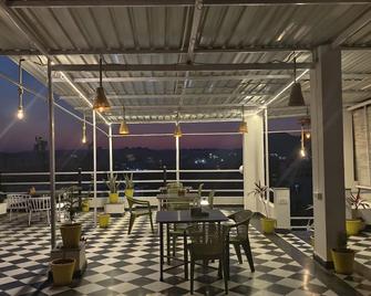Hotel Lake Star Bistro - Udaipur - Patio