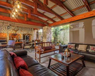 Afrique Boutique Hotel O.R. Tambo - Boksburg - Living room
