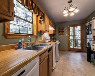 Forest Creek Cabin- Beautiful Mountain Getaway! - Monarch - Cocina