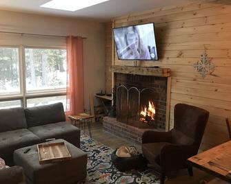 Fox Hill Condo Near Alchemist Brewery. - Stowe - Living room