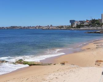 Excellent Cozy beachfront apartment in front of beach, train, bus. - Estoril - Playa