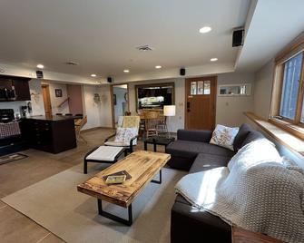 Private Gorge Getaway - White Salmon / Hood River - White Salmon - Living room