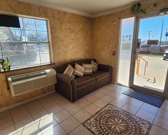 Benbrook Inn & Suites - בנברוק - סלון