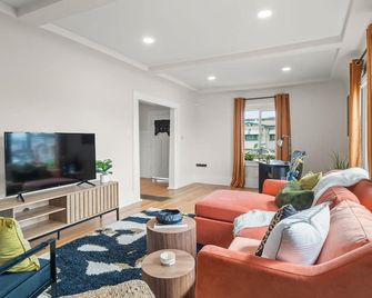 Spacious 2 Bedroom Retreat - Oakland - Sala de estar