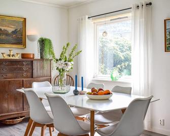 Lovely home in Sauda with WiFi - Sauda - Dining room