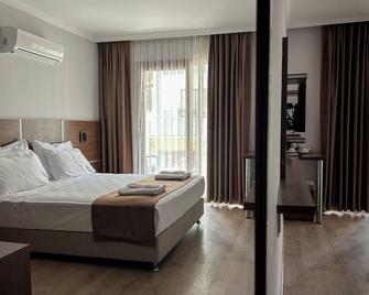 Gulluk Life Hotel - Güllük - Camera da letto