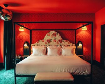 Pensão Amor Madam's Lodge - Lisbon - Bedroom