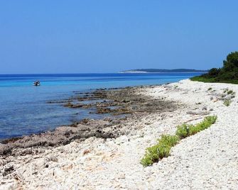 Apartments with parking space Brbinj, Dugi otok - 8160 - Brbinj