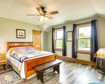 Peaceful Country Home in Serene Setting with Yard - Washington - Bedroom