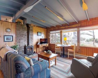 Sea Mist Cottage - Yachats - Living room