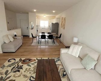 Relaxing Retreat Near Werner Park & Shops - Papillion - Living room