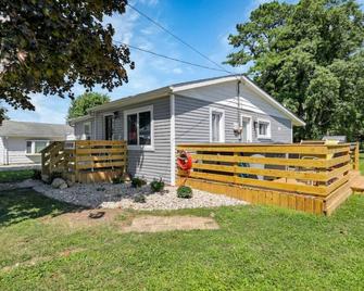 Sows on Sixth: Walking Distance to Buckeye lake Marina - Millersport - Building