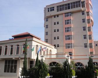 Tokuma Hotel - Adama - Building