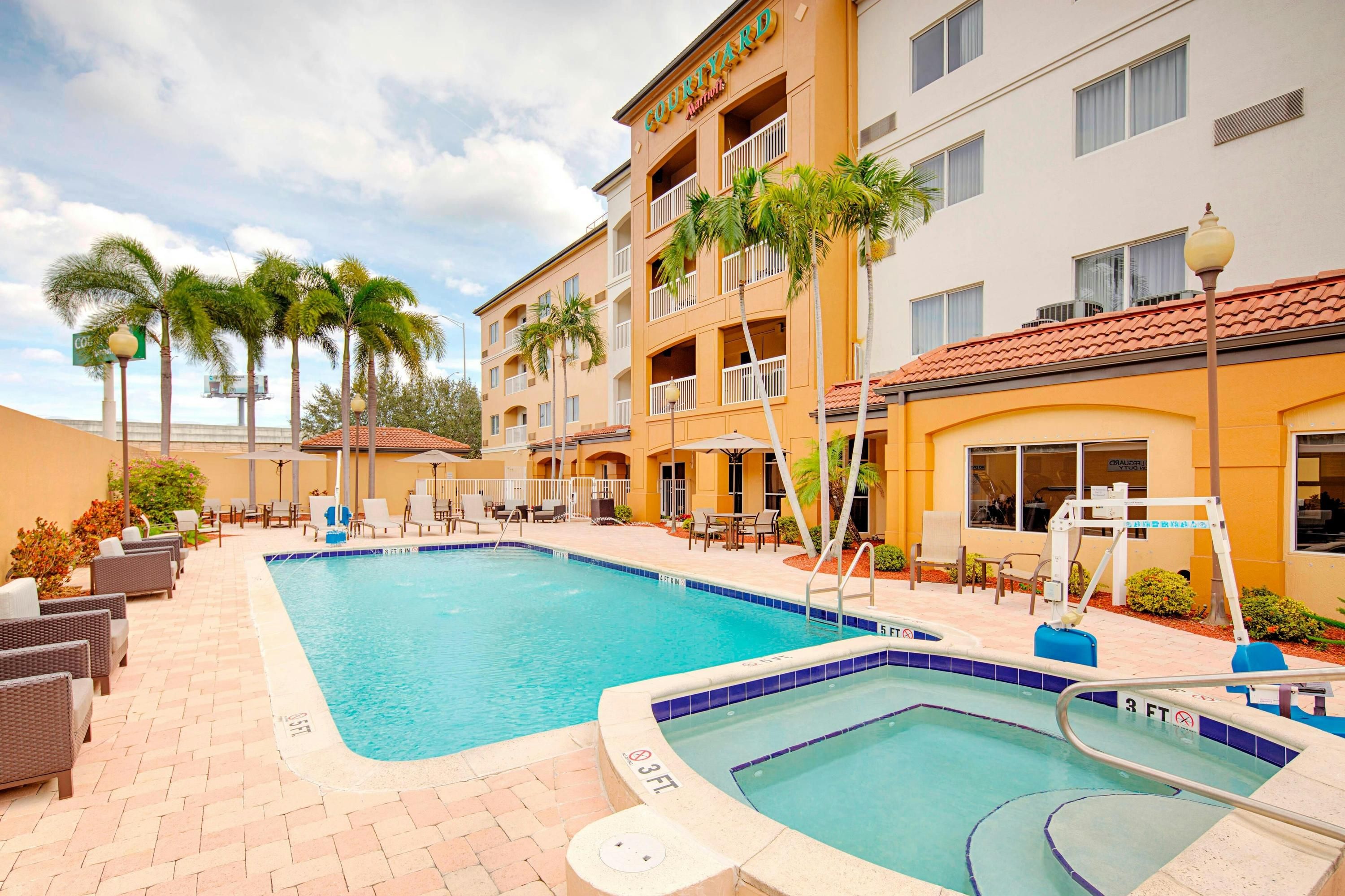 Courtyard by Marriott West Palm Beach Airport thumbnail 3