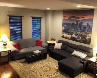Urban Retreat with Garage on Mt. Washington - Pittsburgh - Sala de estar