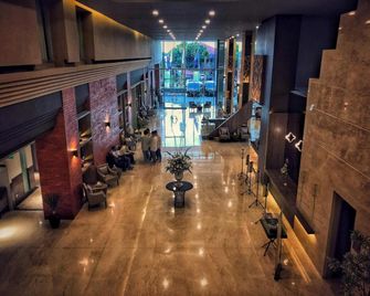 Patra Cirebon Hotel & Convention - Чиребон - Лоббі