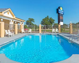 Days Inn & Suites by Wyndham Osceola AR - Osceola - Pool