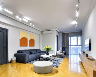 Checkinn Apartments - Yerevan - Living room
