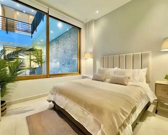 Spacious 8-bedroom villa in the walled city of Cartagena with AC, WiFi +Bonus - Cartagena - Bedroom