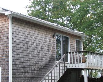 Oceanfront apartment with private beach! - Deer Isle - Edificio