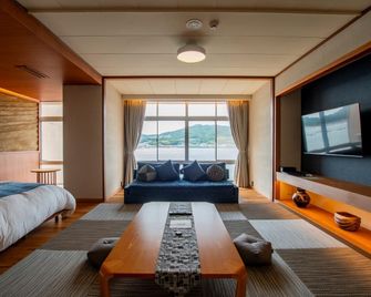 Shiozaki Onsen Awajishima kaijyo Hotel - Minamiawaji - Building