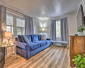 Family-Friendly Hideaway Near Presque Isle! - Erie - Sala de estar