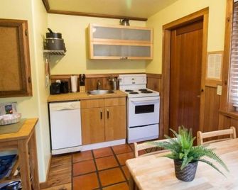 1 Bed A - Cozy 2 Story Cottage Walking Distance to Two Beaches - Ucluelet - Kitchen