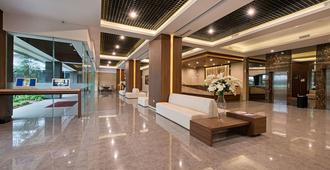 Grand Whiz Hotel Poins Simatupang Jakarta - Chse Certified - Jakarta - Reception